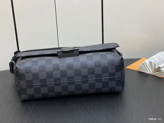 LOUIS S-Cape VUITTON Messenger 0822